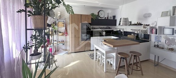 4 Schlafzimmer Wohnung in Termoli, Italy, Nr. 333409 9