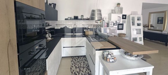 4 Schlafzimmer Wohnung in Termoli, Italy, Nr. 333409 10