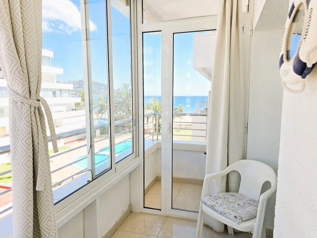 Apartamento de 2 dormitorios en Roses, Spain No. 219386