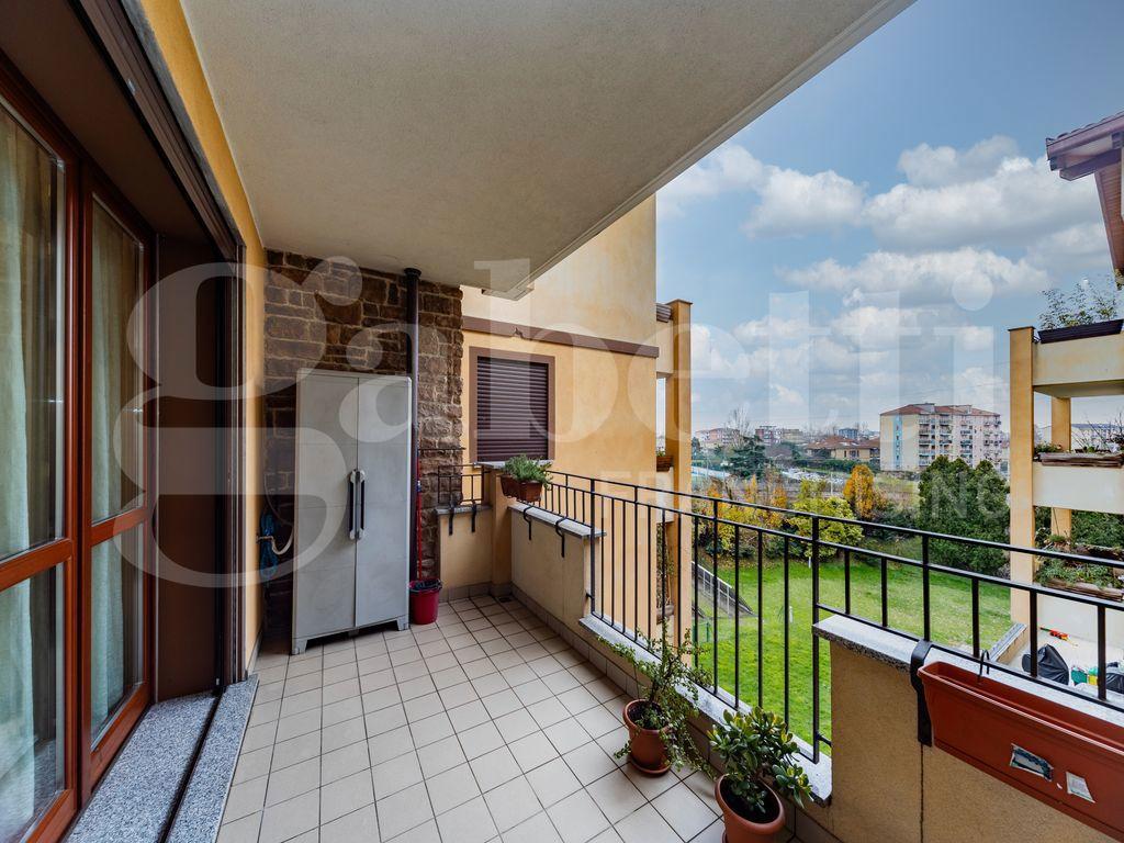 3 rooms Apartment in Monza, Italy No. 32914