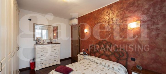 3 rooms Apartment in Monza, Italy No. 32914 6