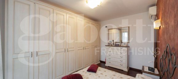 3 rooms Apartment in Monza, Italy No. 32914 7