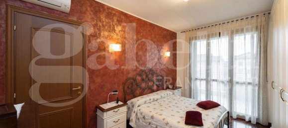3 rooms Apartment in Monza, Italy No. 32914 5