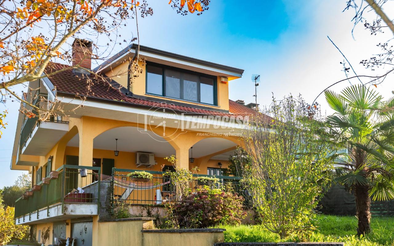 6-salle Maison à Lauriano, Italy No. 105857