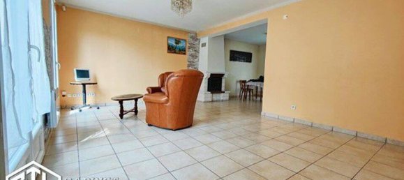 Casa de 3 dormitorios en Clichy-sous-Bois, France No. 136598 3