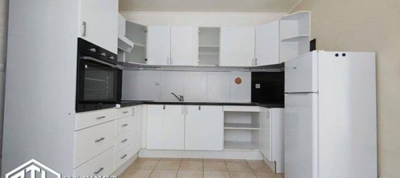 Casa de 3 dormitorios en Clichy-sous-Bois, France No. 136598 7