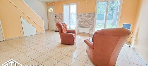 Casa de 3 dormitorios en Clichy-sous-Bois, France No. 136598 4