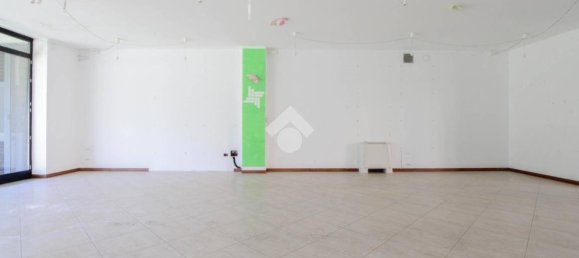  عقار تجاري في Curno, Italy 105متر مربع رقم 377130 5