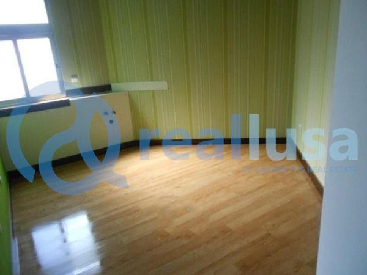 Laden in Aveiro, Portugal 115m², Nr. 1842