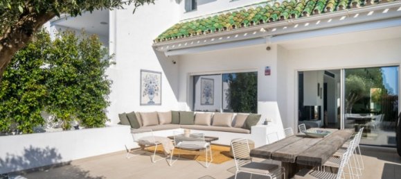 Adosado de 4 dormitorios en Marbella, Spain No. 100548 2