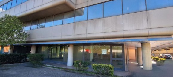 271m² Commercial property in Viareggio, Italy No. 374901 3
