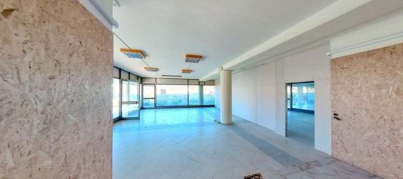 271m² Commercial property in Viareggio, Italy No. 374901 7