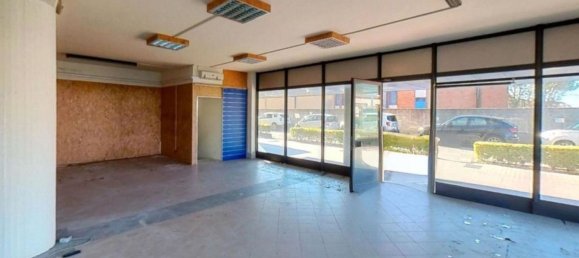 271m² Commercial property in Viareggio, Italy No. 374901 6