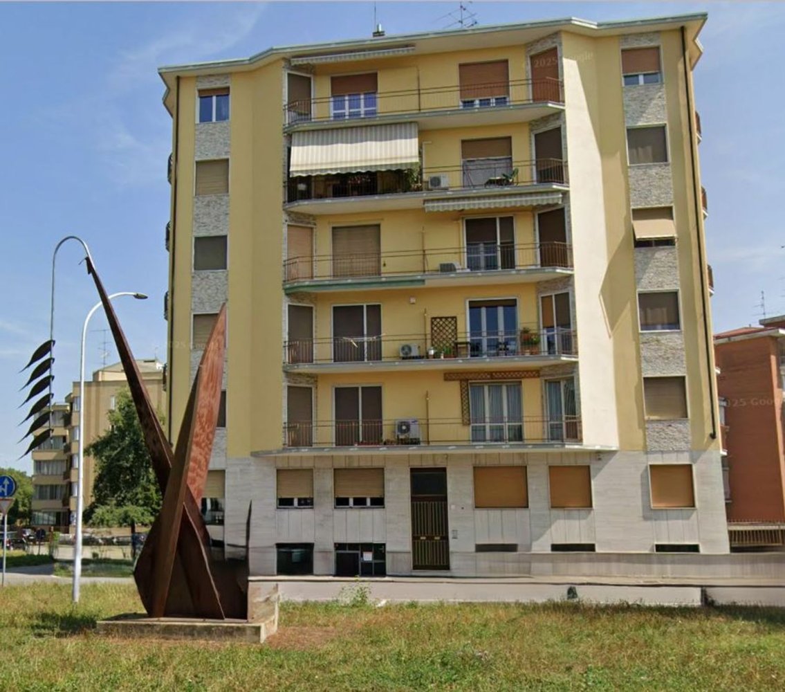 4 bedrooms Apartment in Vercelli, Italy No. 400972
