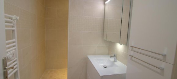 Apartamento de 2 dormitorios en Orleans, France No. 243183 6