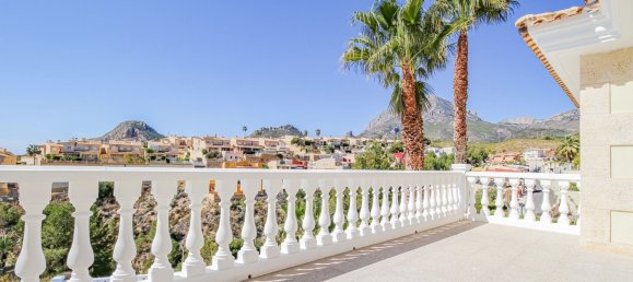 3 bedrooms House in La Nucia, Spain No. 13202 2