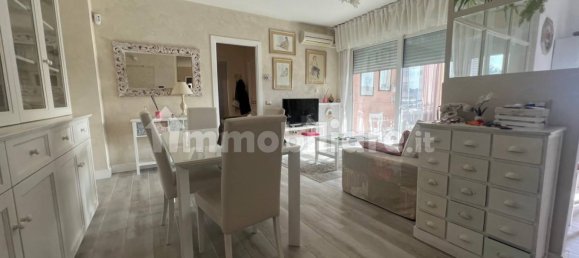 2 bedrooms Apartment in Rome, Italy No. 66705 3