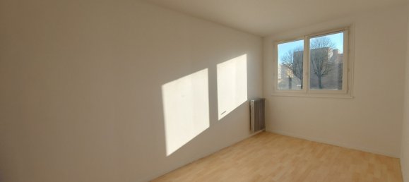 2 Schlafzimmer Doppelhaus in Maurepas, France, Nr. 136014 9