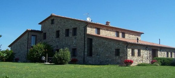 23 rooms House in Volterra, Italy No. 120491 2