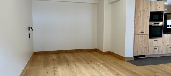 3 bedrooms Apartment in Les Belleville, France No. 172 2