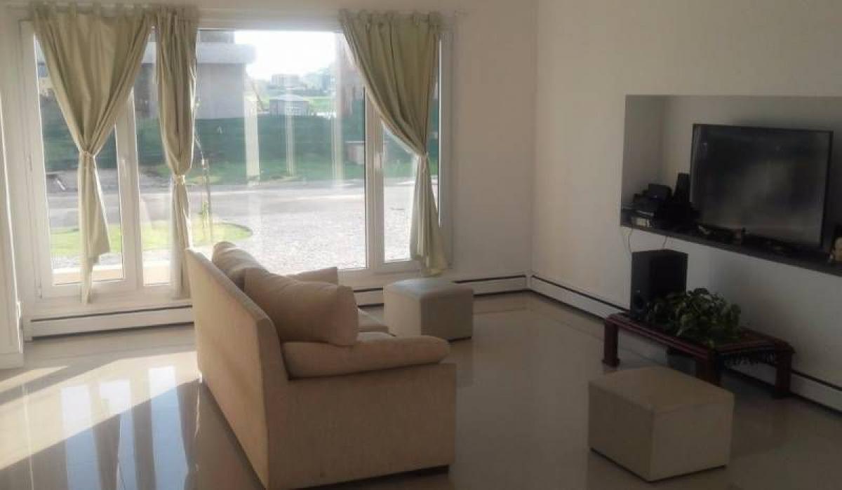 3 bedrooms House in Tigre, Argentina No. 7782