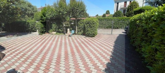 3 rooms Apartment in Sassuolo, Italy No. 28640 32
