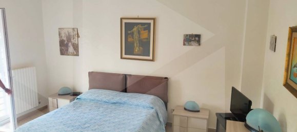 5 rooms Apartment in Bari, Italy No. 32437 6