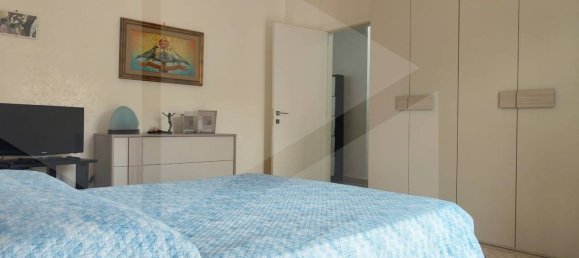 5 rooms Apartment in Bari, Italy No. 32437 10