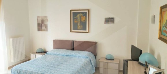 5 rooms Apartment in Bari, Italy No. 32437 8