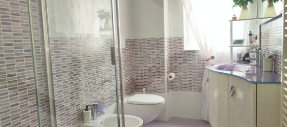 5 rooms Apartment in Bari, Italy No. 32437 2