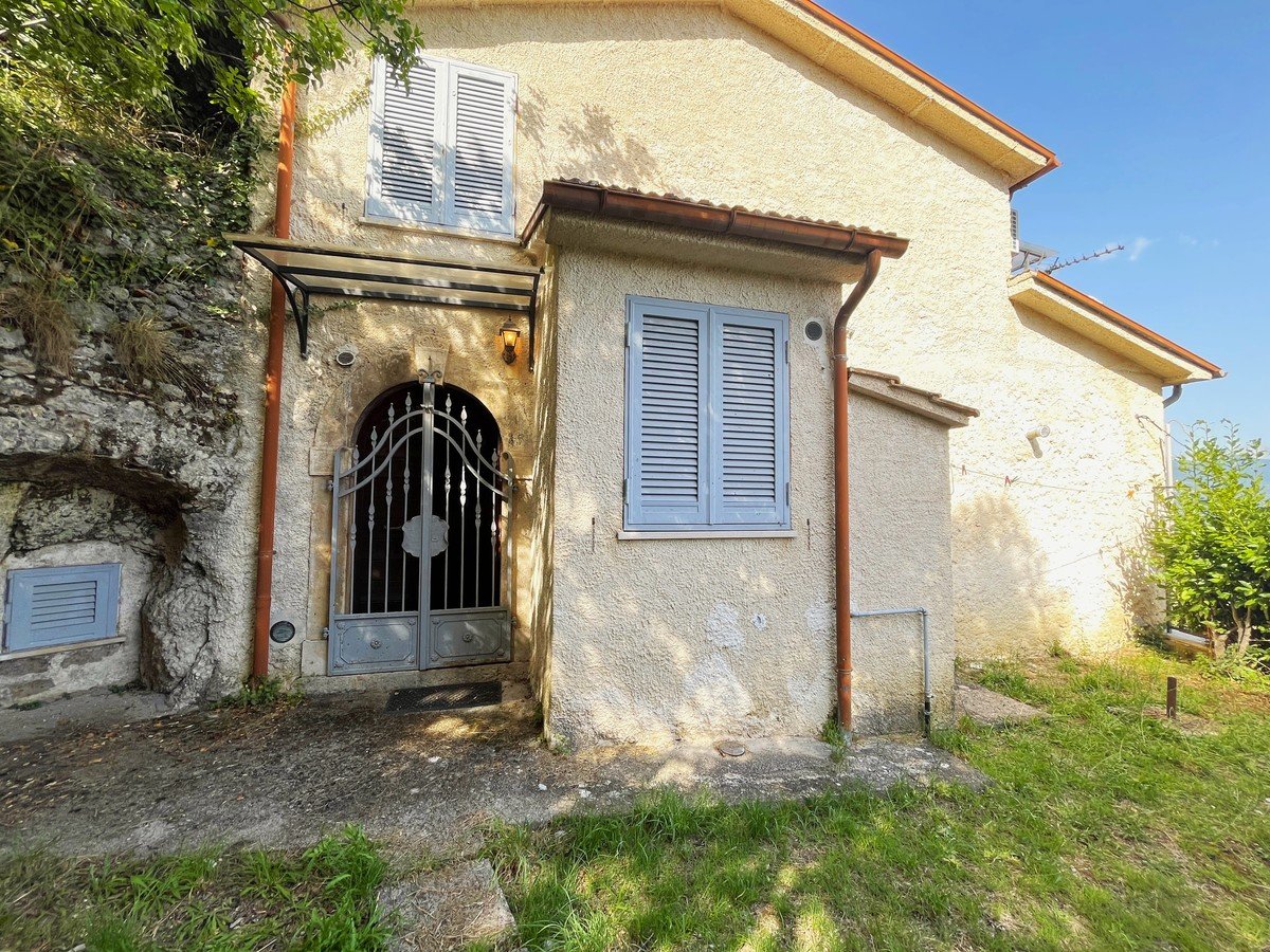 1 bedroom Commercial property in Alvito, Italy No. 309851