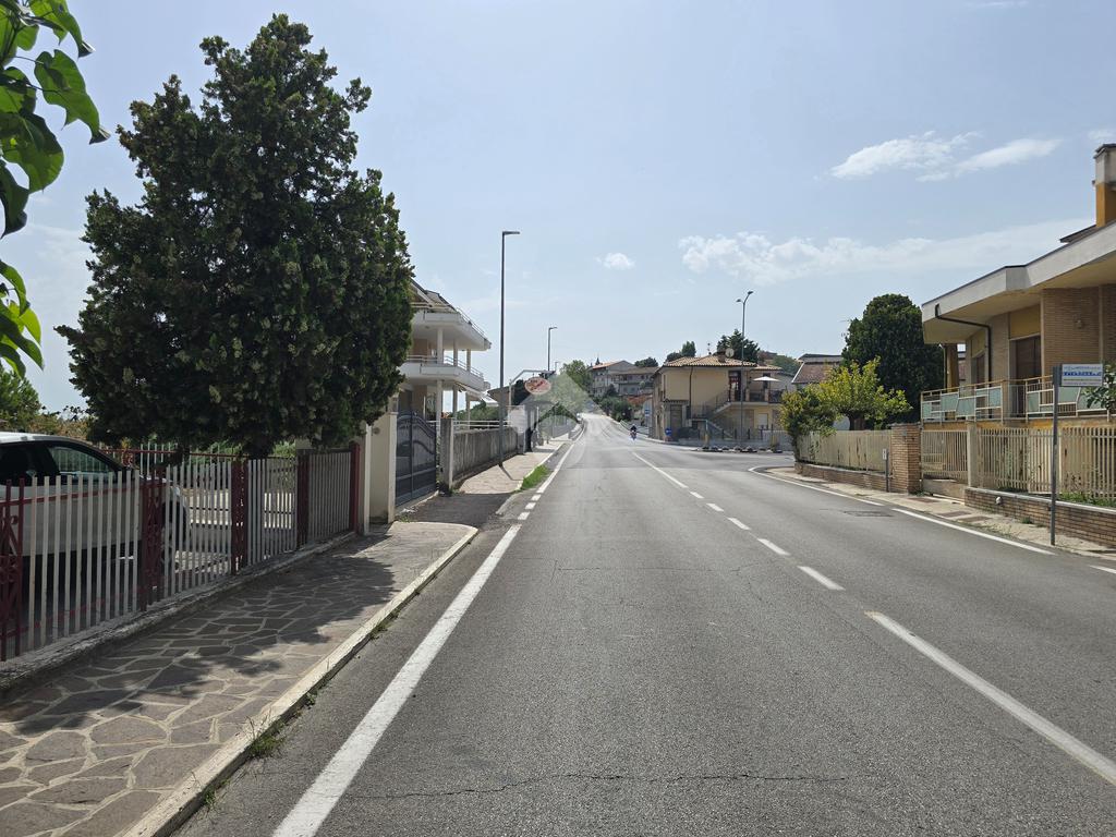  مرآب في Notaresco, Italy 78متر مربع رقم 361668