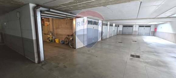 3 rooms Apartment in Pioltello, Italy No. 218840 4