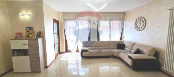 3 rooms Apartment in Pioltello, Italy No. 218840 9