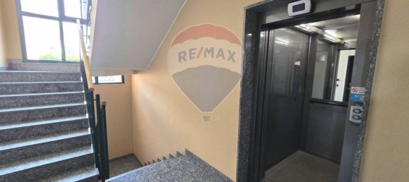 3 rooms Apartment in Pioltello, Italy No. 218840 3