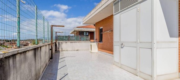 Ático de 3 habitaciónes en Pontinia, Italy No. 19906 4