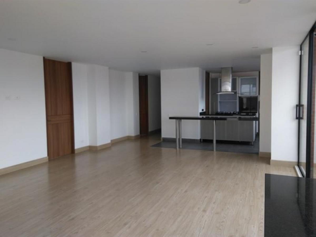 Casa de 4 dormitorios en Bogotá, Colombia No. 12234