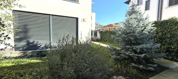 5 rooms Villa in Melzo, Italy No. 86679 8