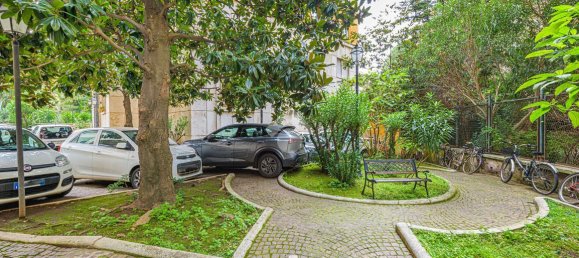 2 rooms Apartment in Rome, Italy No. 7335 14