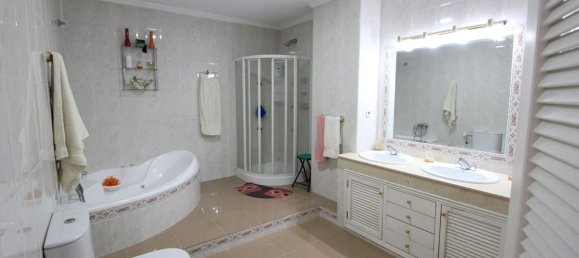 4 bedrooms Villa in Marbella, Spain No. 119842 12