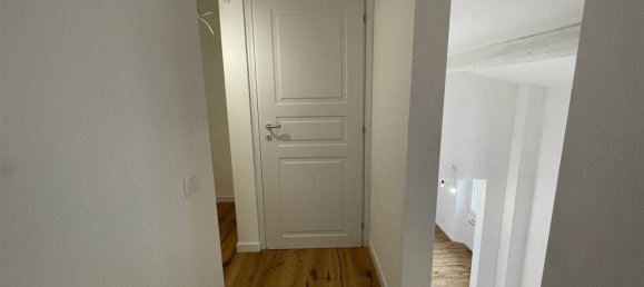 2 Schlafzimmer Wohnung in Florence, Italy, Nr. 338097 5