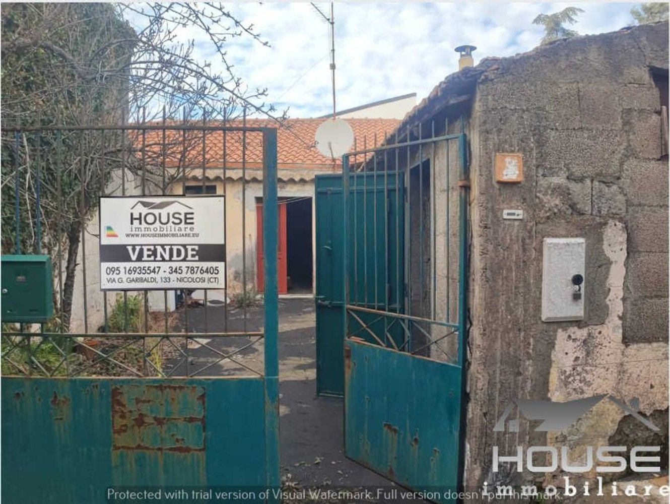 Дом с 4 комнатами в Николози, Италия № 259693