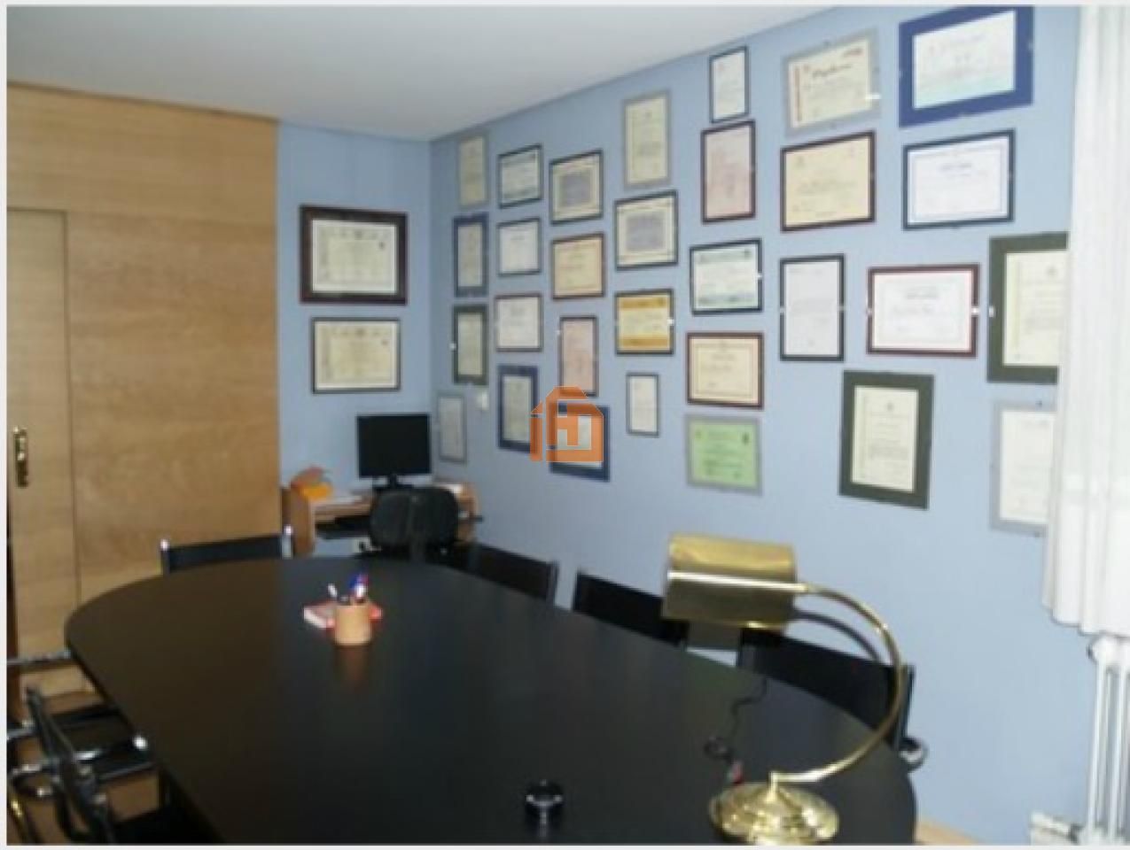 Bureau à Leon, Spain 140m² No. 31070