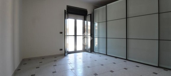 4 Schlafzimmer Wohnung in Villa San Giovanni, Italy, Nr. 315609 10