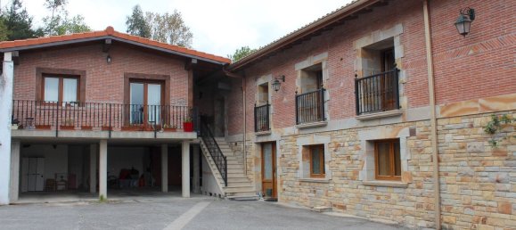 12 bedrooms House in Basque Autonomous Community, Spain No. 154491 2