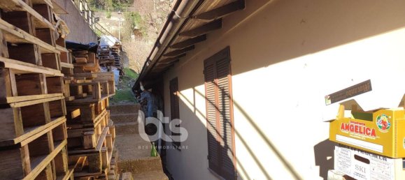 4 rooms Apartment in Adrara San Rocco, Italy No. 108500 2