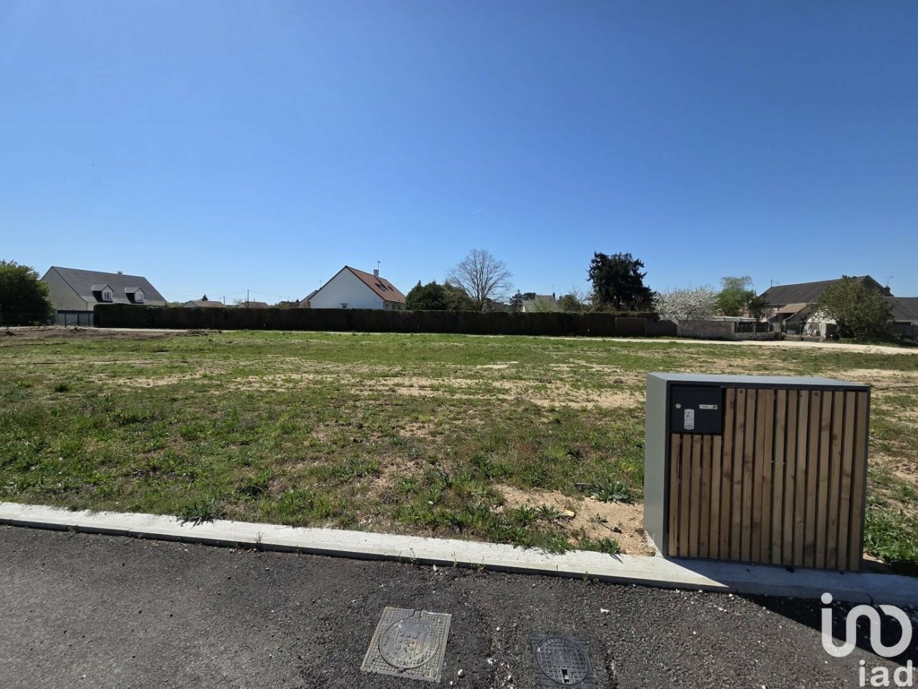 Grundstück in Vineuil, France, Nr. 256617