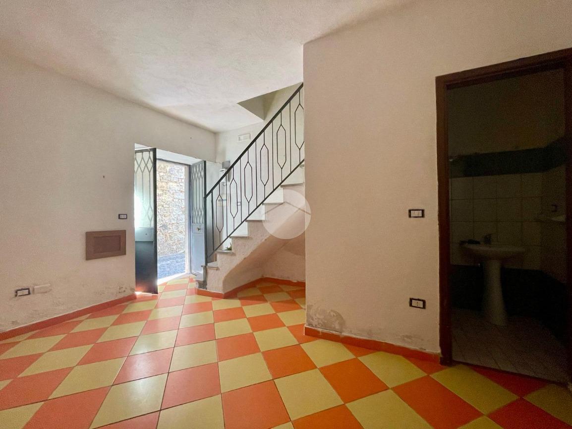3غرفة شقة في Torre Orsaia, Italy رقم 230498
