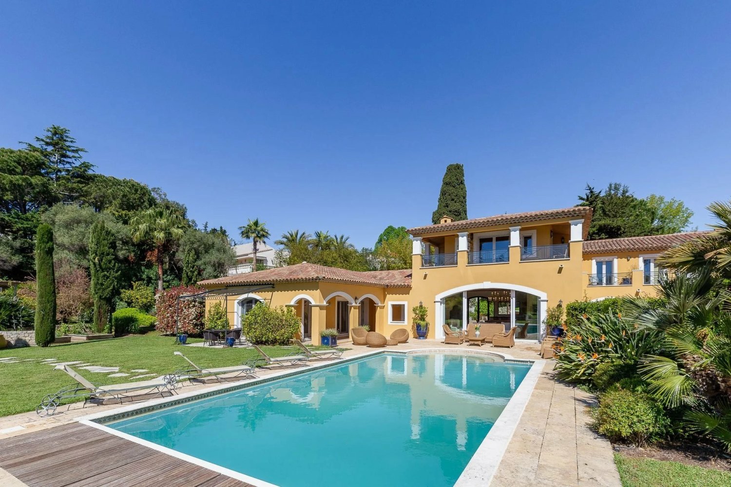 8 bedrooms Villa in Antibes, France No. 285958