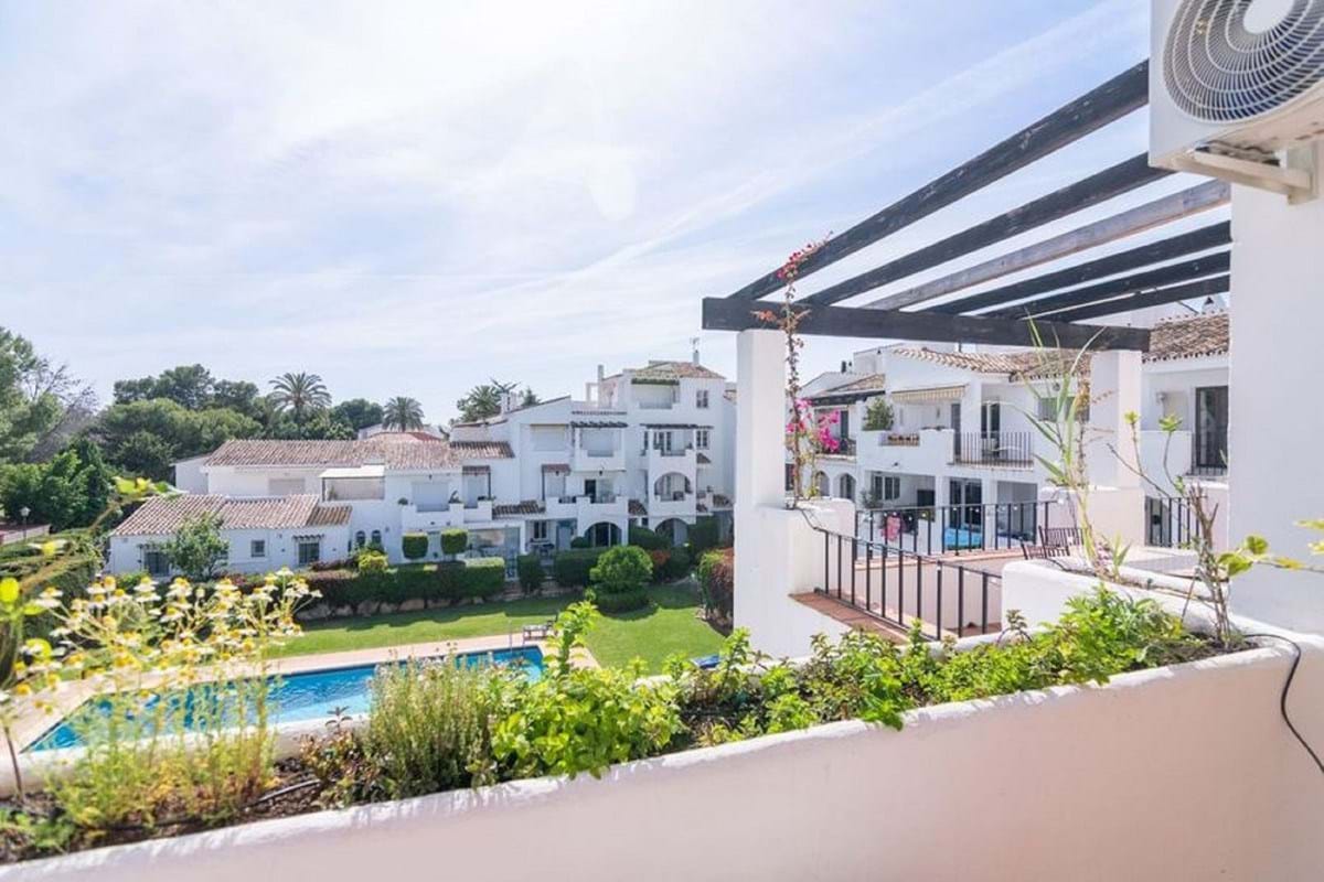 Ático de 3 dormitorios en Estepona, Spain No. 180627